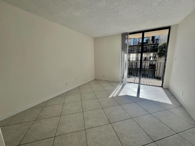 3590 Blue Lake Drive 304, Pompano Beach, FL 33064