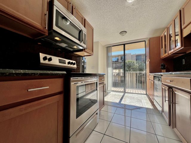 3590 Blue Lake Drive 304, Pompano Beach, FL 33064