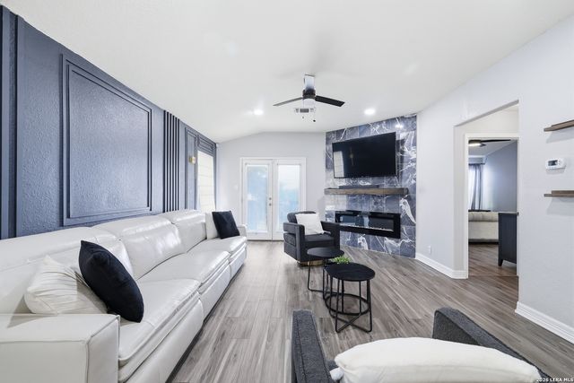 13223 Camino Carlos, San Antonio, TX 78233