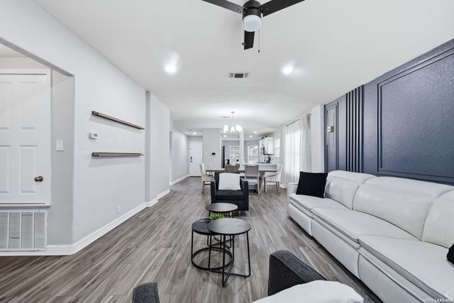13223 Camino Carlos, San Antonio, TX 78233