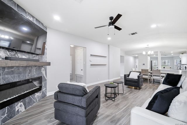 13223 Camino Carlos, San Antonio, TX 78233