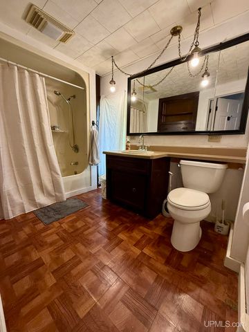 524 Detroit Avenue, Iron Mountain, MI 49801