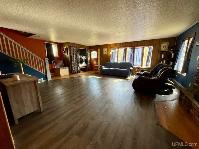 524 Detroit Avenue, Iron Mountain, MI 49801