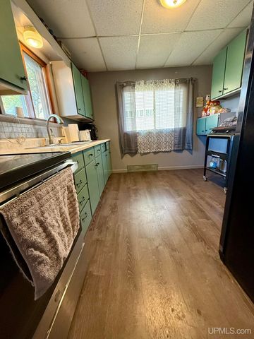 524 Detroit Avenue, Iron Mountain, MI 49801