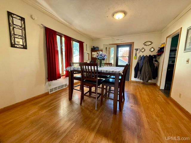 524 Detroit Avenue, Iron Mountain, MI 49801