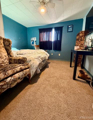 524 Detroit Avenue, Iron Mountain, MI 49801