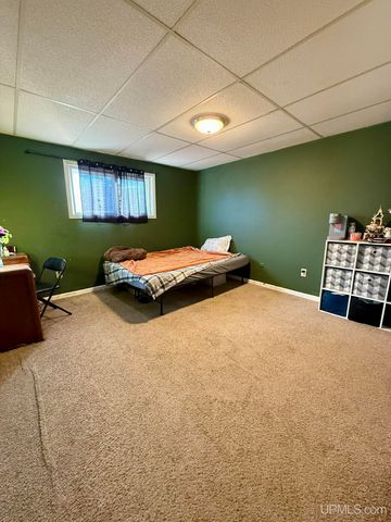 524 Detroit Avenue, Iron Mountain, MI 49801