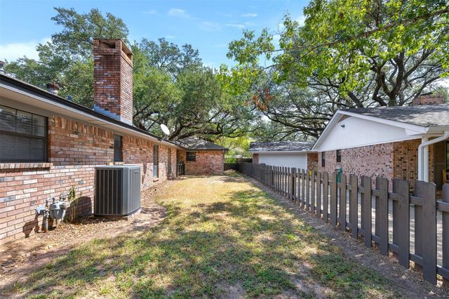 107 Memorial Lane, Columbus, TX 78934