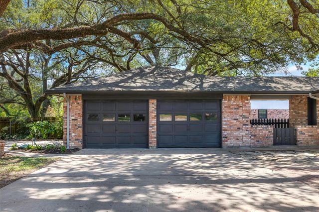 107 Memorial Lane, Columbus, TX 78934