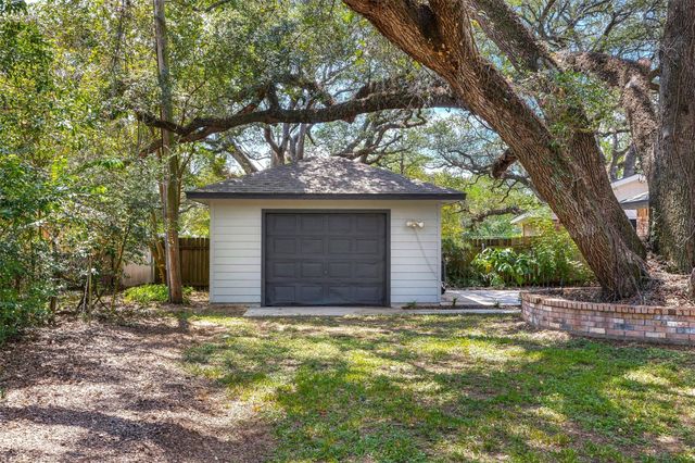 107 Memorial Lane, Columbus, TX 78934