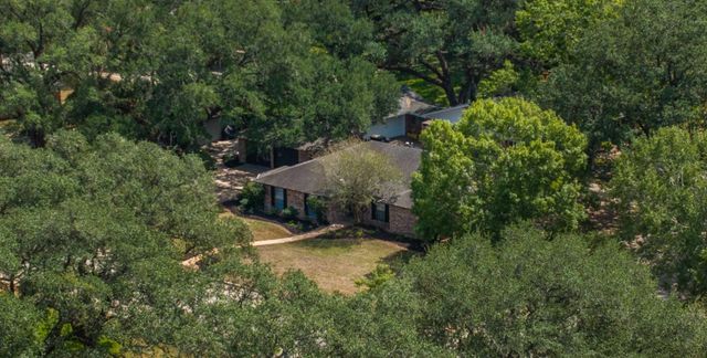 107 Memorial Lane, Columbus, TX 78934