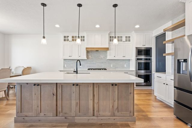 7094 W MOOREPARK PL, West Jordan, UT 84081