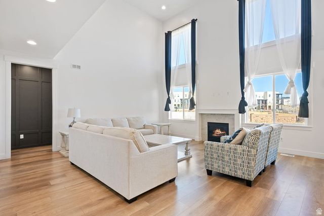 7094 W MOOREPARK PL, West Jordan, UT 84081