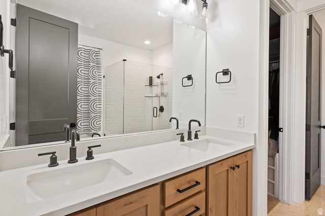 7094 W MOOREPARK PL, West Jordan, UT 84081