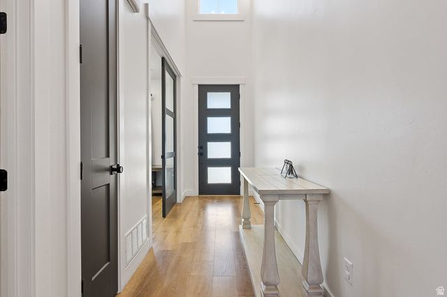 7094 W MOOREPARK PL, West Jordan, UT 84081