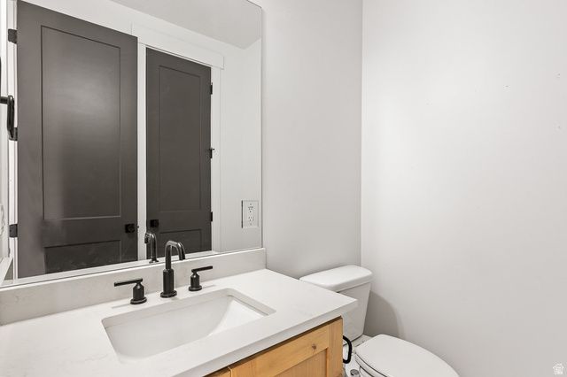 7094 W MOOREPARK PL, West Jordan, UT 84081