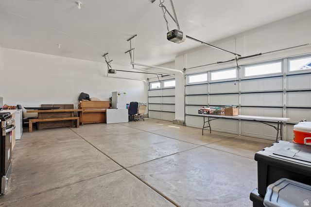 7094 W MOOREPARK PL, West Jordan, UT 84081