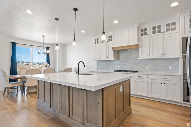 7094 W MOOREPARK PL, West Jordan, UT 84081