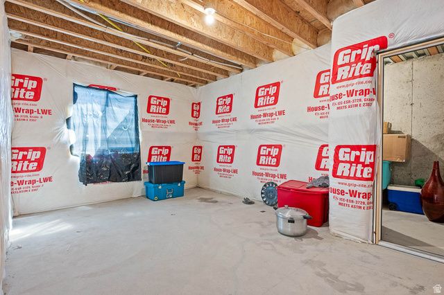 7094 W MOOREPARK PL, West Jordan, UT 84081