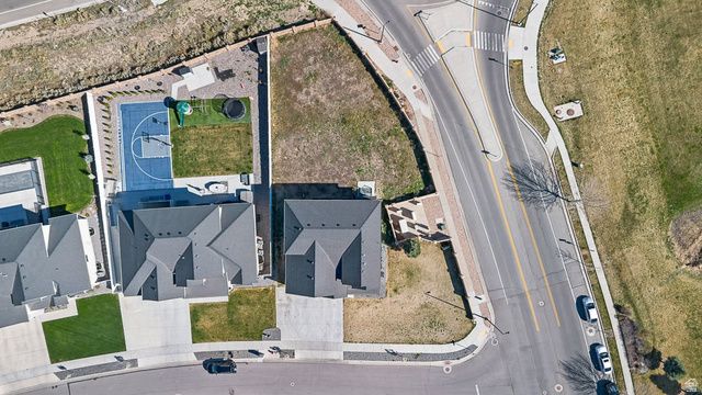 7094 W MOOREPARK PL, West Jordan, UT 84081
