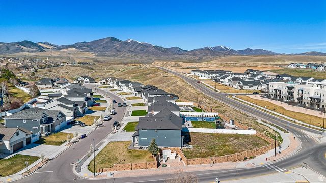 7094 W MOOREPARK PL, West Jordan, UT 84081