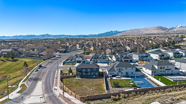 7094 W MOOREPARK PL, West Jordan, UT 84081