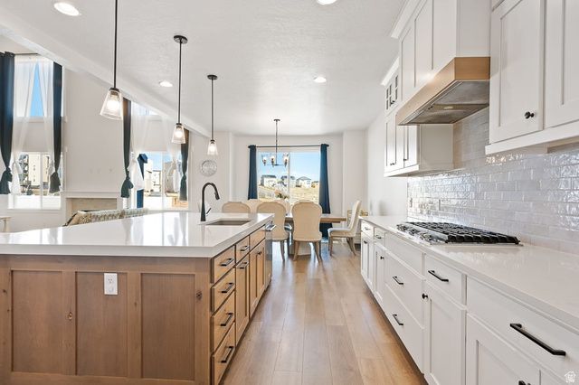 7094 W MOOREPARK PL, West Jordan, UT 84081