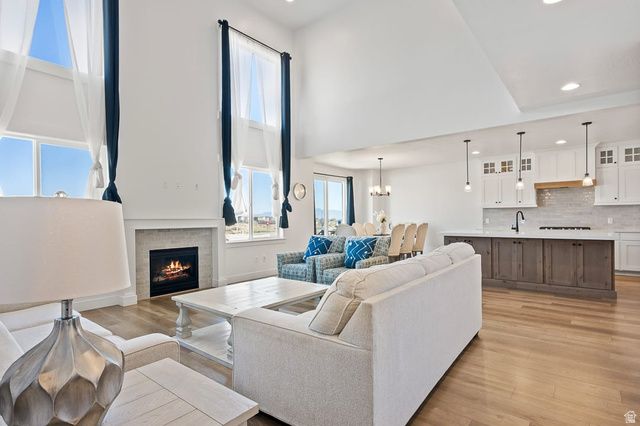 7094 W MOOREPARK PL, West Jordan, UT 84081