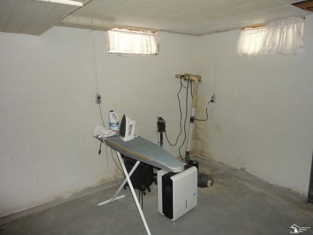 800 N Roessler Street, Monroe, MI 48162