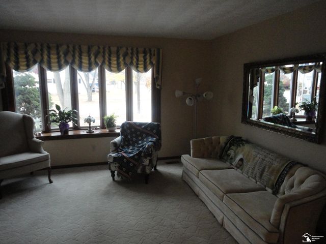 800 N Roessler Street, Monroe, MI 48162