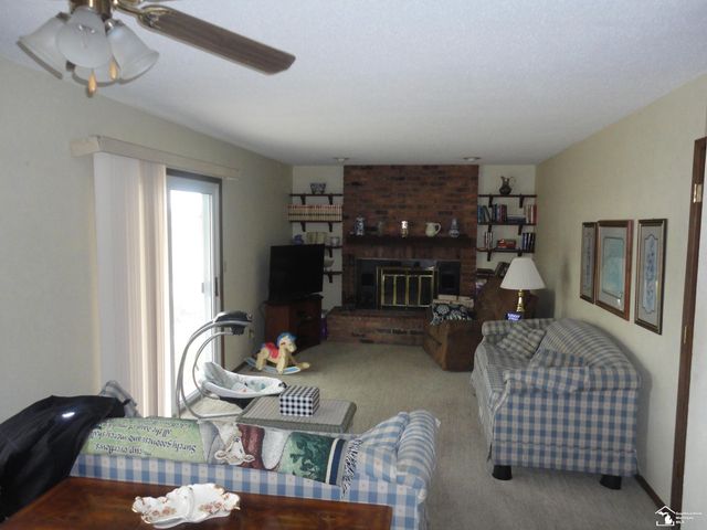 800 N Roessler Street, Monroe, MI 48162