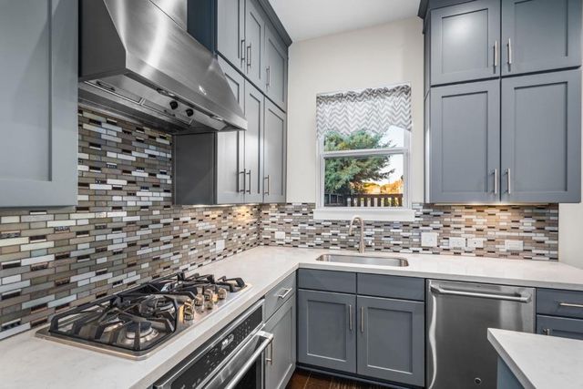 1004 Banyon ST, Austin, TX 78757