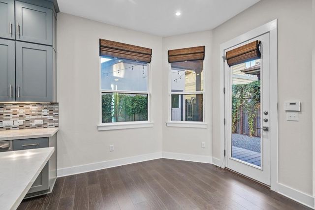 1004 Banyon ST, Austin, TX 78757