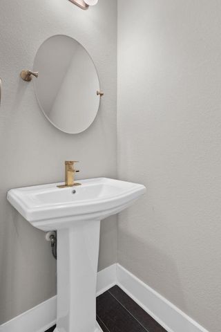 1004 Banyon ST, Austin, TX 78757