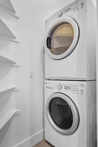 1004 Banyon ST, Austin, TX 78757