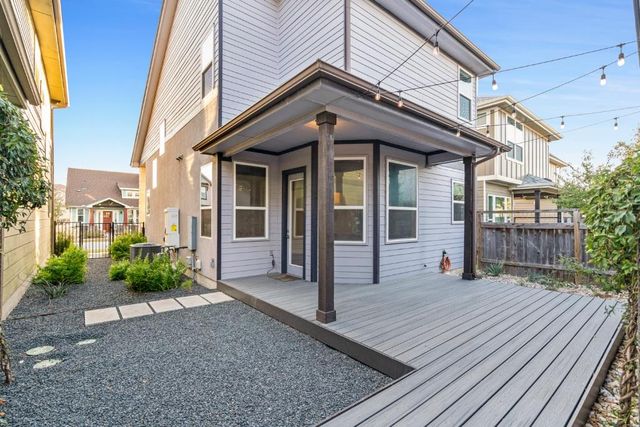 1004 Banyon ST, Austin, TX 78757