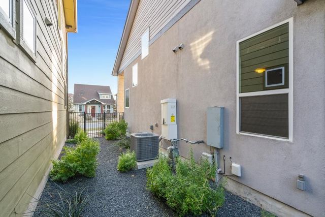 1004 Banyon ST, Austin, TX 78757