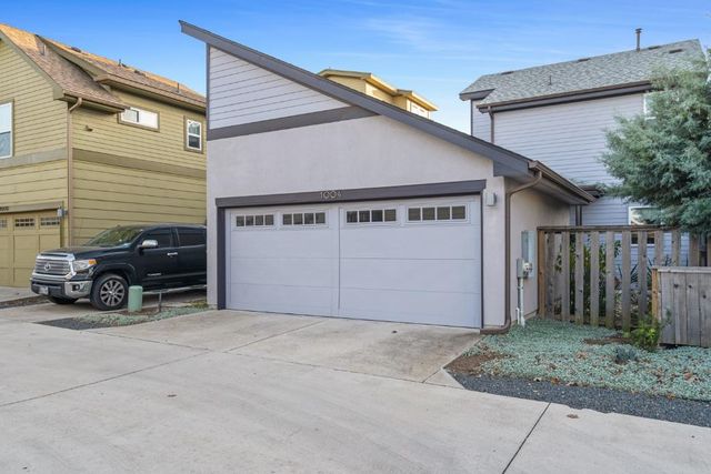 1004 Banyon ST, Austin, TX 78757