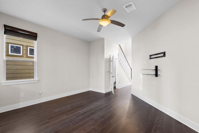 1004 Banyon ST, Austin, TX 78757