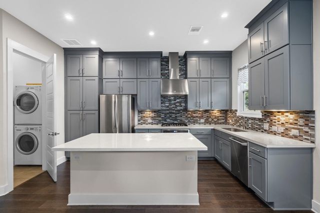 1004 Banyon ST, Austin, TX 78757