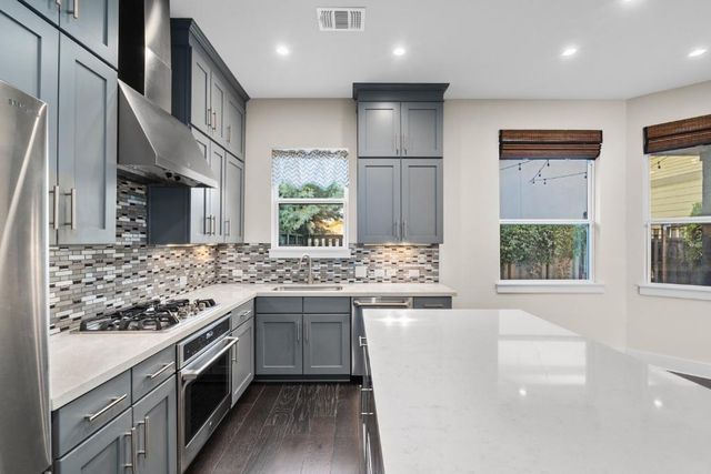 1004 Banyon ST, Austin, TX 78757