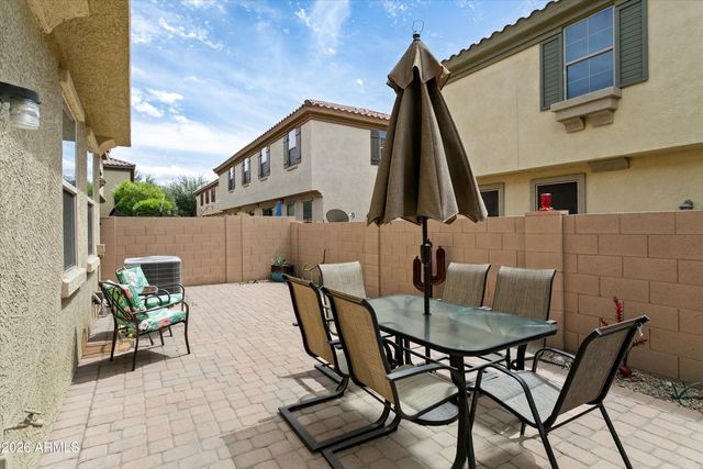 8131 W LYNWOOD Street, Phoenix, AZ 85043