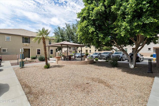 8131 W LYNWOOD Street, Phoenix, AZ 85043