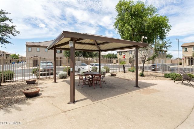 8131 W LYNWOOD Street, Phoenix, AZ 85043