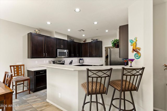 8131 W LYNWOOD Street, Phoenix, AZ 85043