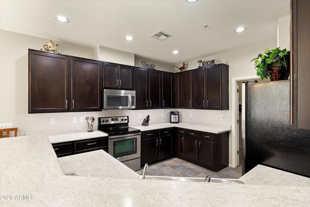 8131 W LYNWOOD Street, Phoenix, AZ 85043