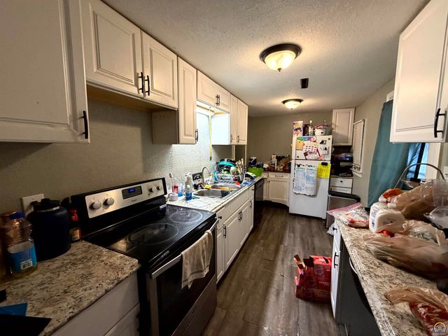 3230 SE Keystone AVE, Topeka, KS 66605