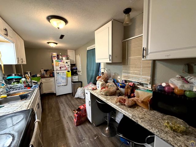 3230 SE Keystone AVE, Topeka, KS 66605