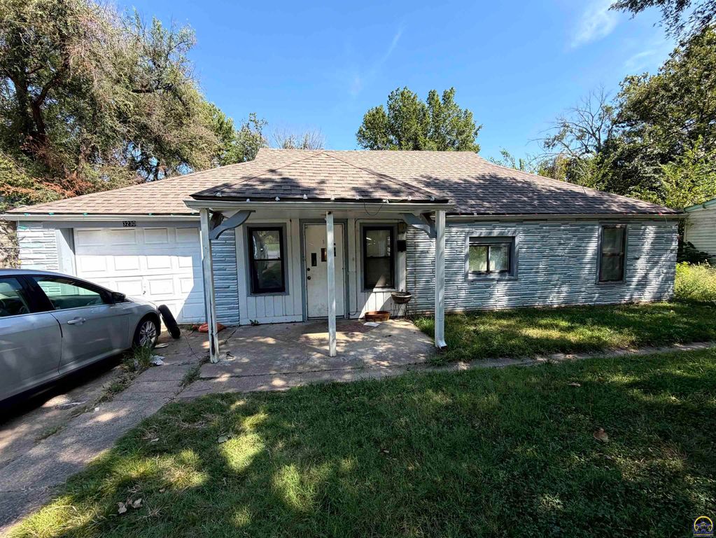 3230 SE Keystone AVE, Topeka, KS 66605