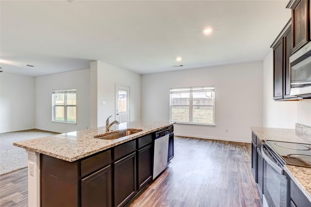 117 Fairfax LN, Jarrell, TX 76537